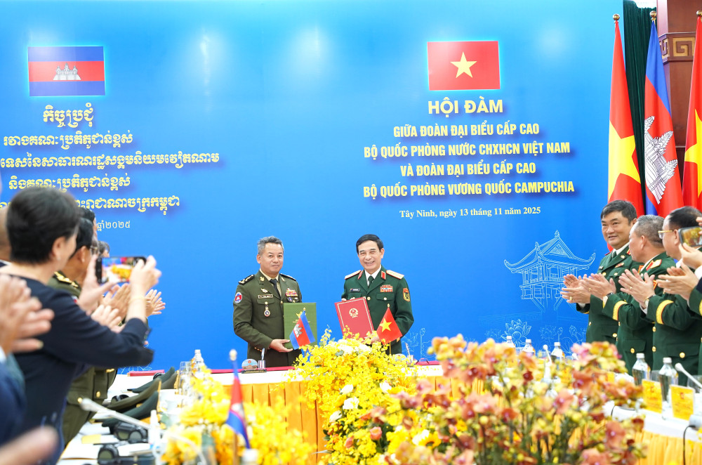 The 2nd Vietnam-Cambodia Border Defense Friendship Exchange: A Great Festival of Friendship