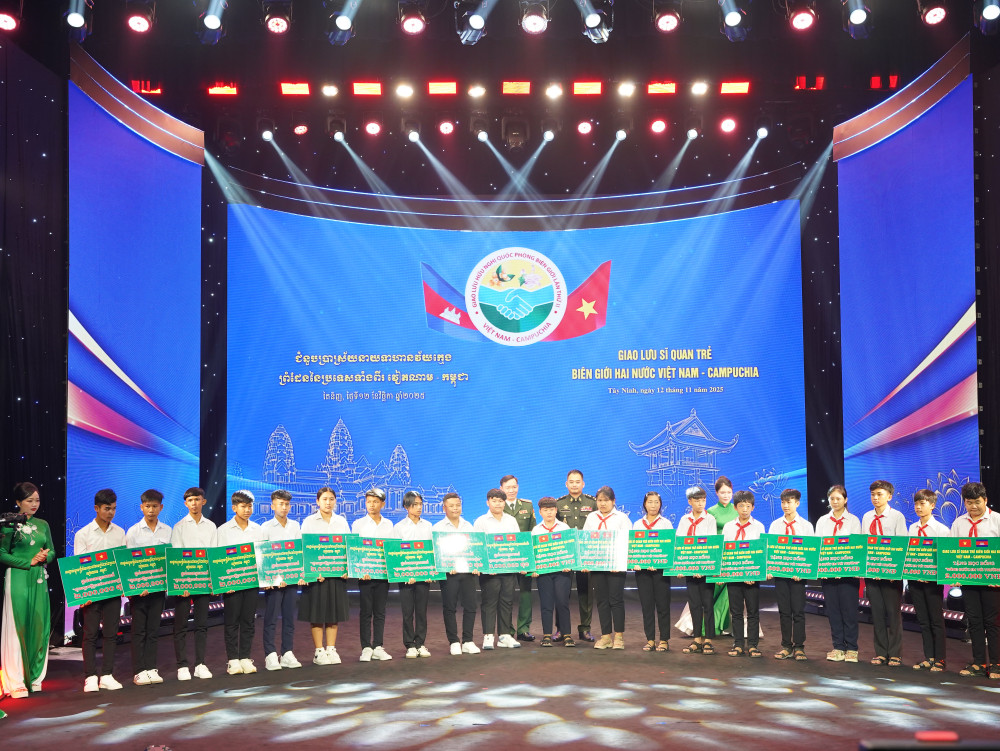 The 2nd Vietnam-Cambodia Border Defense Friendship Exchange: A Great Festival of Friendship