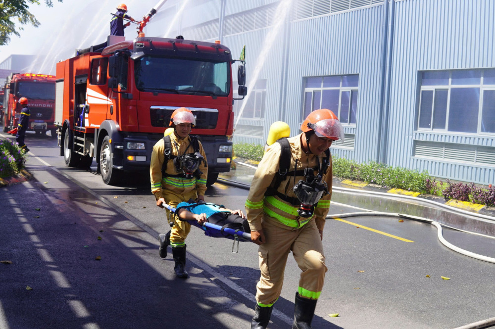 Huấn luyện nghiệp vụ, thực tập phương án chữa cháy và cứu nạn cứu hộ tại Công ty TNHH JINYU Việt Nam TIRE