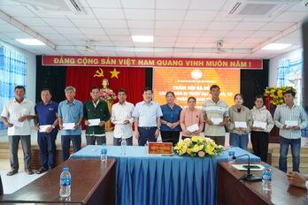 Phó Bí thư Tỉnh ủy Nguyễn Thanh Hải thăm hỏi các hộ dân bị thiệt hại do mưa lớn, lũ gây ra