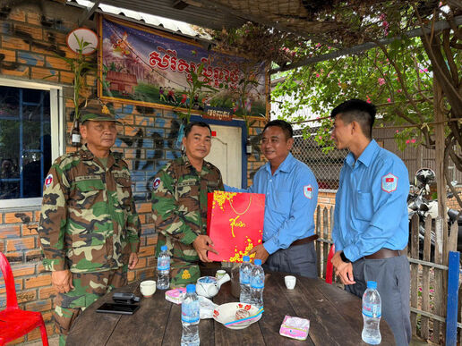 Đội K73 khảo sát thông tin mộ liệt sĩ tại tỉnh Battambang, Vương quốc Campuchia