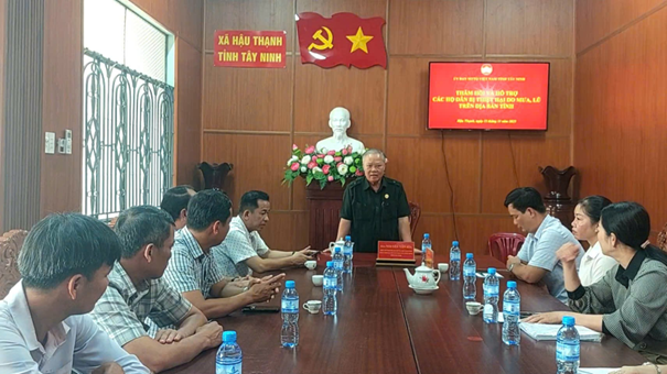 UBMTTQ Việt Nam tỉnh Tây Ninh thăm hỏi, hỗ trợ người dân bị thiệt hại do mưa bão tại xã Hậu Thạnh