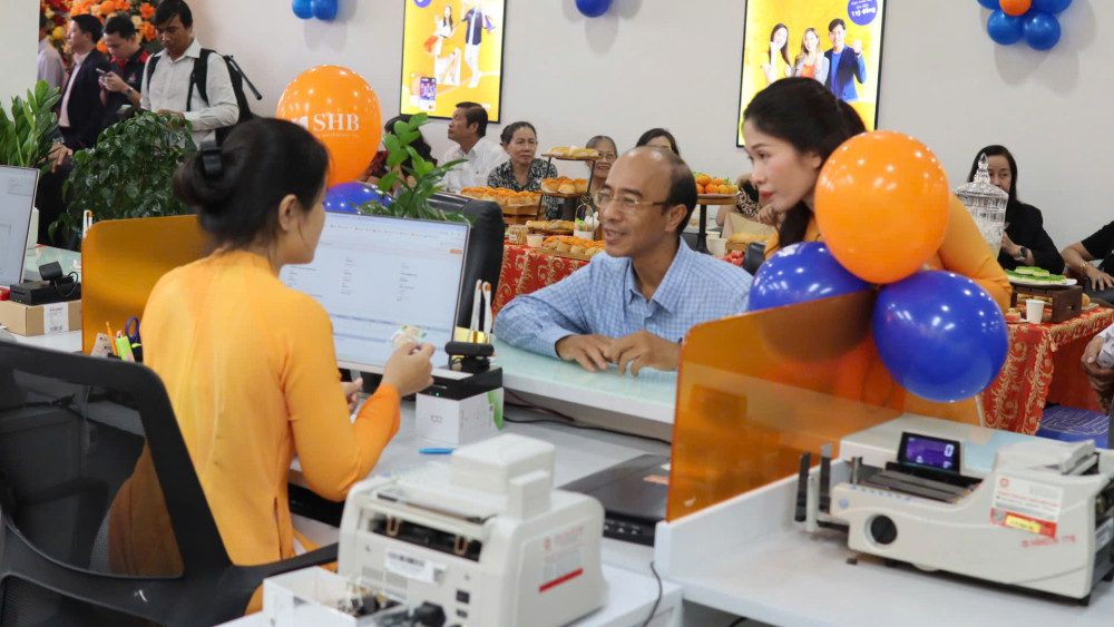 SHB Long An tưng bừng khai trương trụ sở mới: Đáp ứng tốt hơn nữa nhu cầu đa dạng của khách hàng