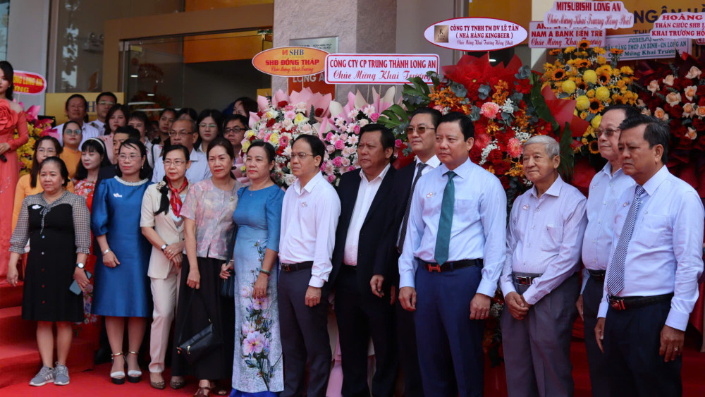 SHB Long An tưng bừng khai trương trụ sở mới: Đáp ứng tốt hơn nữa nhu cầu đa dạng của khách hàng