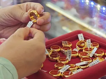 Giá vàng hôm nay 15/11: Đà rơi chưa dứt, vàng nhẫn rớt dưới ngưỡng 150 triệu đồng