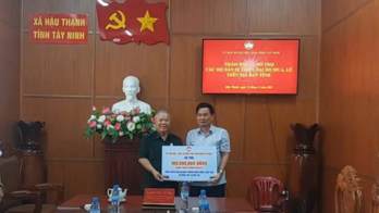 UBMTTQ Việt Nam tỉnh Tây Ninh thăm hỏi, hỗ trợ người dân bị thiệt hại do mưa bão tại xã Hậu Thạnh