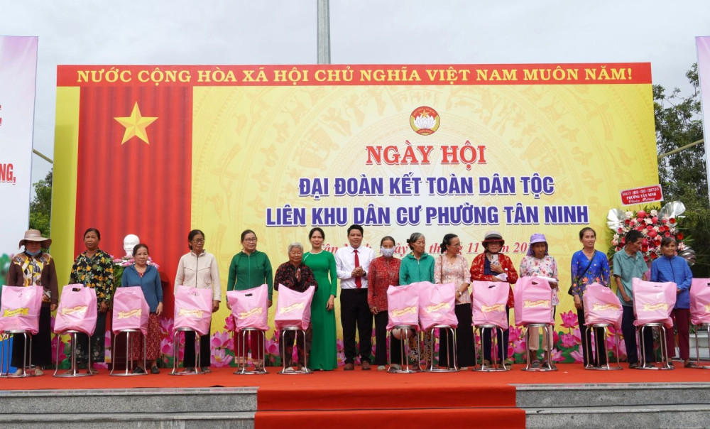 Phường Tân Ninh: Rộn ràng Ngày hội Đại đoàn kết toàn dân tộc ở khu dân cư