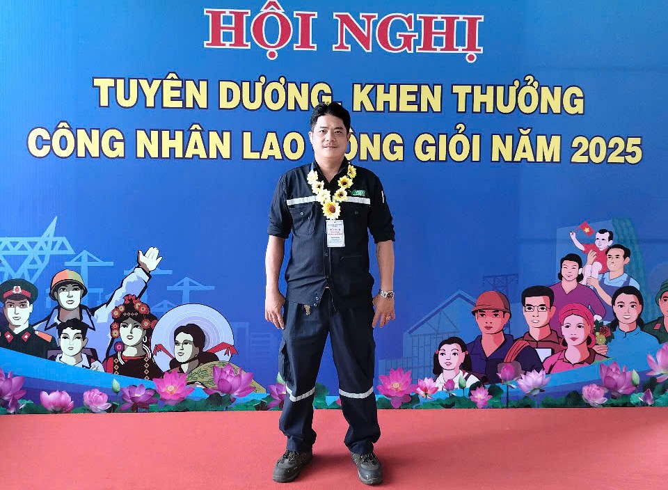 Người thợ cơ khí sáng tạo trong công việc