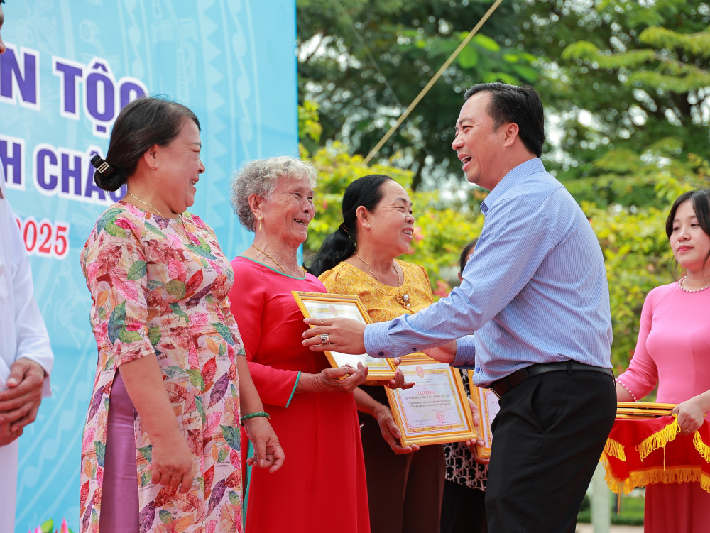 Xã Dương Minh Châu: Rộn ràng Ngày hội Đại đoàn kết toàn dân tộc