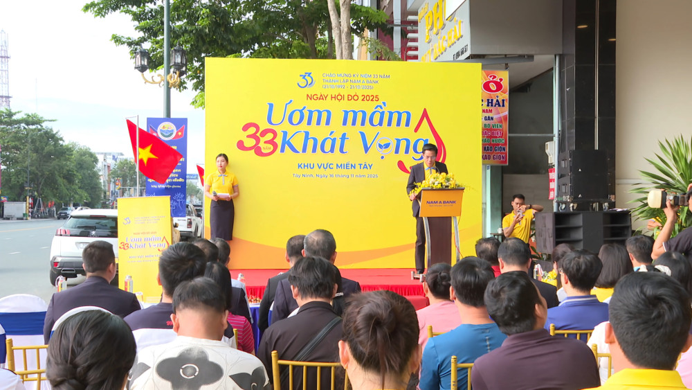 Nam A Bank lan tỏa thông điệp 'Tương thân tương ái - Một giọt máu cho đi, một cuộc đời ở lại' Toàn cảnh chương trình Ngày Hội Đỏ 2025 tại phường Tân Ninh.