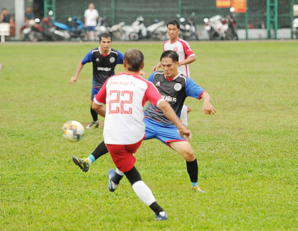 Khai mạc Giải bóng đá phường Khánh Hậu mở rộng năm 2025