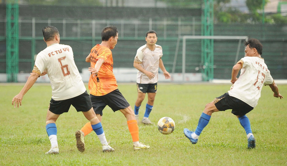 Khai mạc Giải bóng đá phường Khánh Hậu mở rộng năm 2025