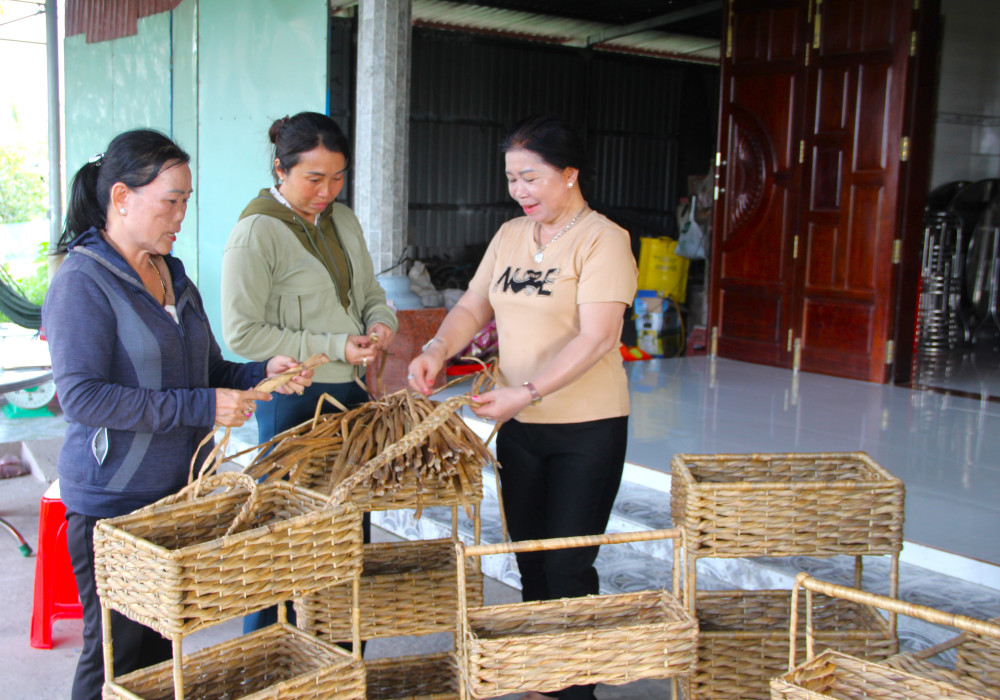 Giảm nghèo bền vững, nâng tầm diện mạo nông thôn
