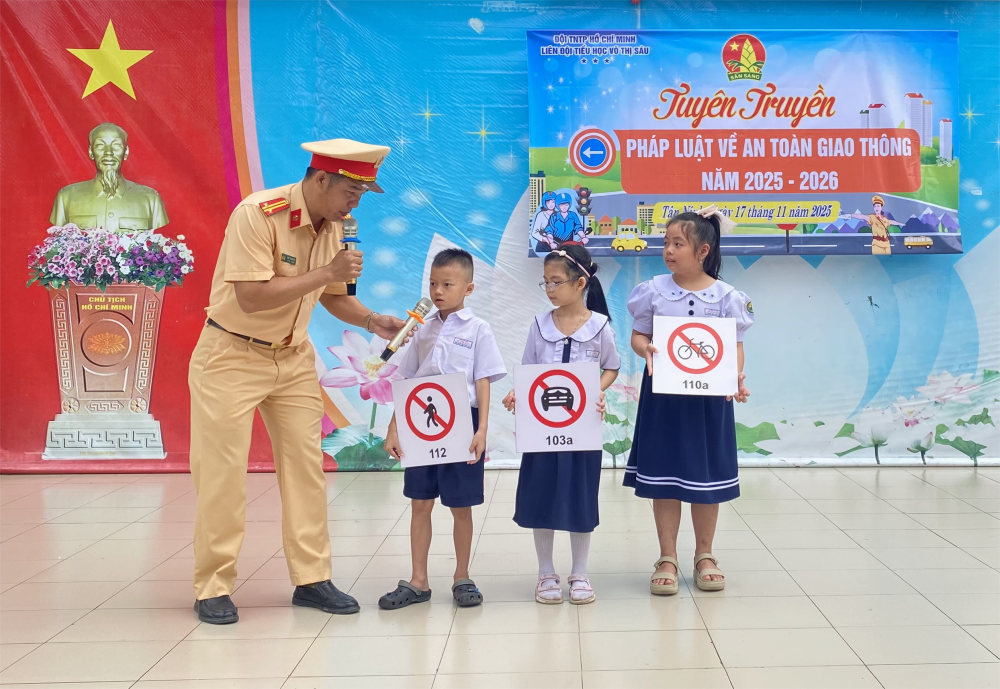 Tuyên truyền an toàn giao thông tại Trường Tiểu học Võ Thị Sáu