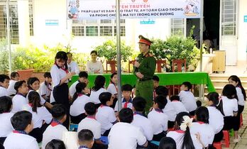 Nhiều trường học tổ chức tuyên truyền pháp luật, phòng chống bạo lực học đường cho học sinh