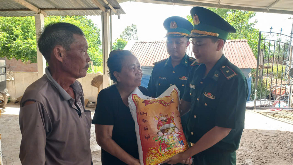 Chăm lo đời sống người dân biên giới