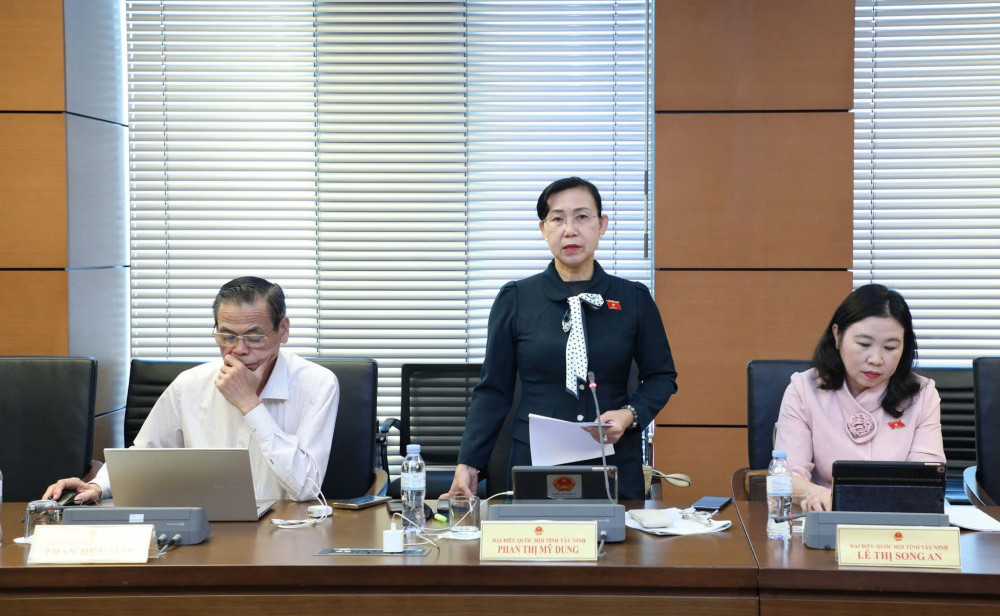 Đoàn đại biểu Quốc hội tỉnh Tây Ninh đóng góp nhiều ý kiến cho Nghị quyết số 71-NQ/TW của Quốc hội