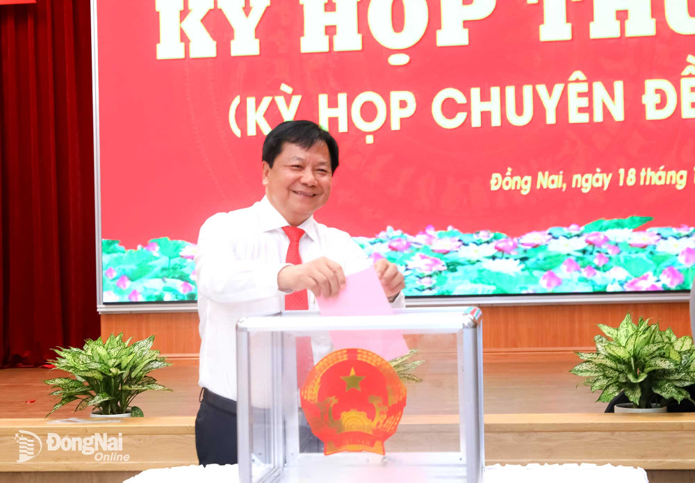 Đồng chí Nguyễn Văn Út, Phó Bí thư Tỉnh ủy Đồng Nai được bầu giữ chức Chủ tịch UBND tỉnh