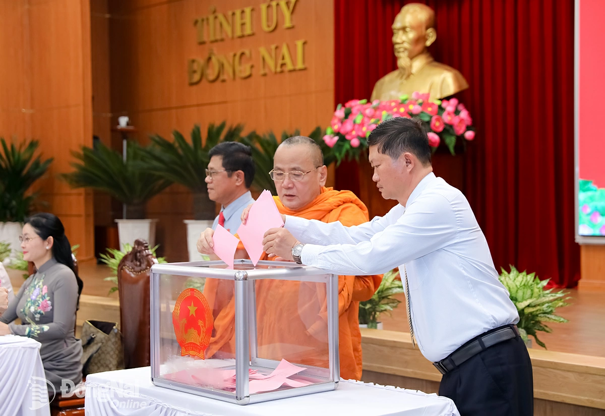 Đồng chí Nguyễn Văn Út, Phó Bí thư Tỉnh ủy Đồng Nai được bầu giữ chức Chủ tịch UBND tỉnh