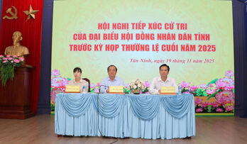 Phó Chủ tịch UBND tỉnh Nguyễn Hồng Thanh tiếp xúc cử tri phường Tân Ninh trước kỳ họp thường lệ cuối năm