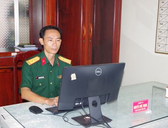 Thầy giáo mang quân phục xanh - Thắp sáng tri thức giữa thao trường