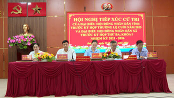 Đại biểu HĐND tỉnh tiếp xúc cử tri xã Đức Huệ