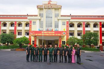 Sư đoàn 5 hội đàm hợp tác với Lữ đoàn Can thiệp số 1, Quân đội Hoàng gia Campuchia