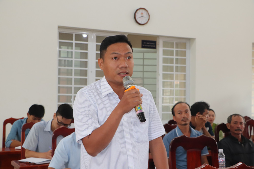Cử tri xã Trà Vong nêu ý kiến, kiến nghị tại buổi tiếp xúc cử tri.