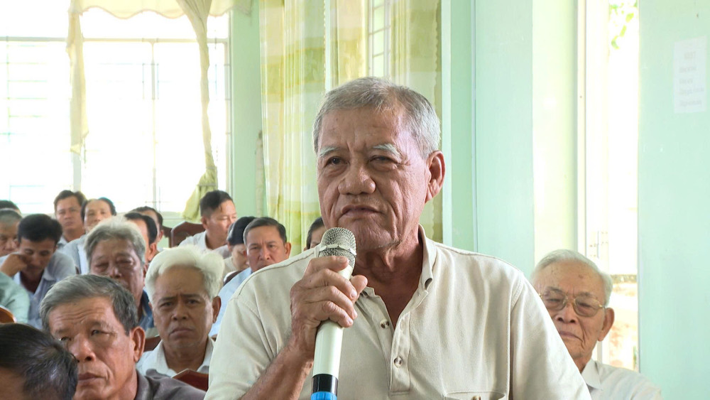 Cử tri xã Tuyên Thạnh kiến nghị đầu tư, nâng cấp đường giao thông