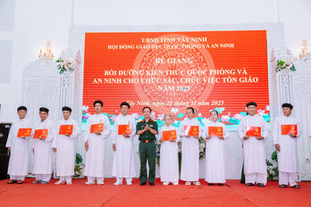 Bế mạc lớp bồi dưỡng kiến thức quốc phòng, an ninh cho chức sắc, chức việc tôn giáo