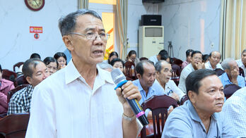 Cử tri phường Kiến Tường quan tâm việc đầu tư hoàn thiện hạ tầng giao thông