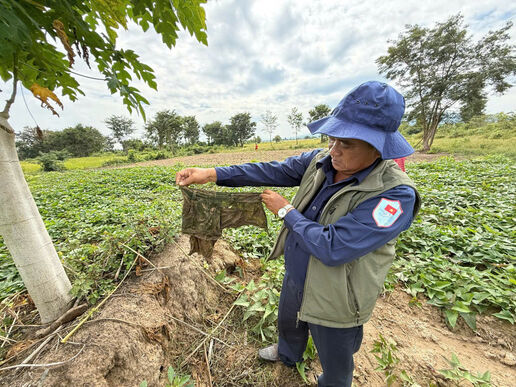 Đội K73 khảo sát thông tin mộ liệt sĩ tại huyện Rukhak Kiri, tỉnh Battambang