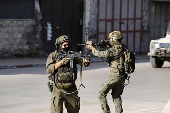 Quân đội Israel tổ chức các cuộc đột kích trên khắp Bờ Tây