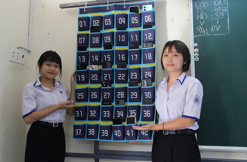 “Túi kỷ luật học đường” giúp giờ học nghiêm túc hơn