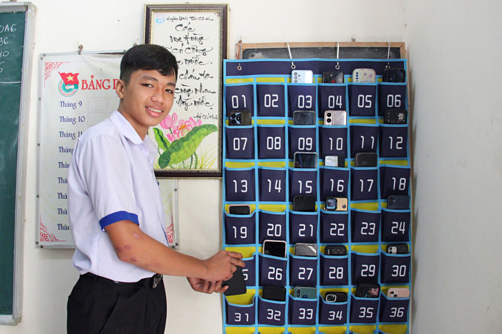 “Túi kỷ luật học đường” giúp giờ học nghiêm túc hơn