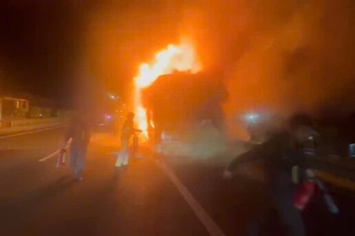 Cháy xe khách trên cao tốc TP.Hồ Chí Minh – Trung Lương, 10 hành khách kịp thoát nạn