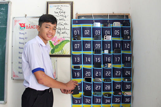 “Túi kỷ luật học đường” giúp giờ học nghiêm túc hơn