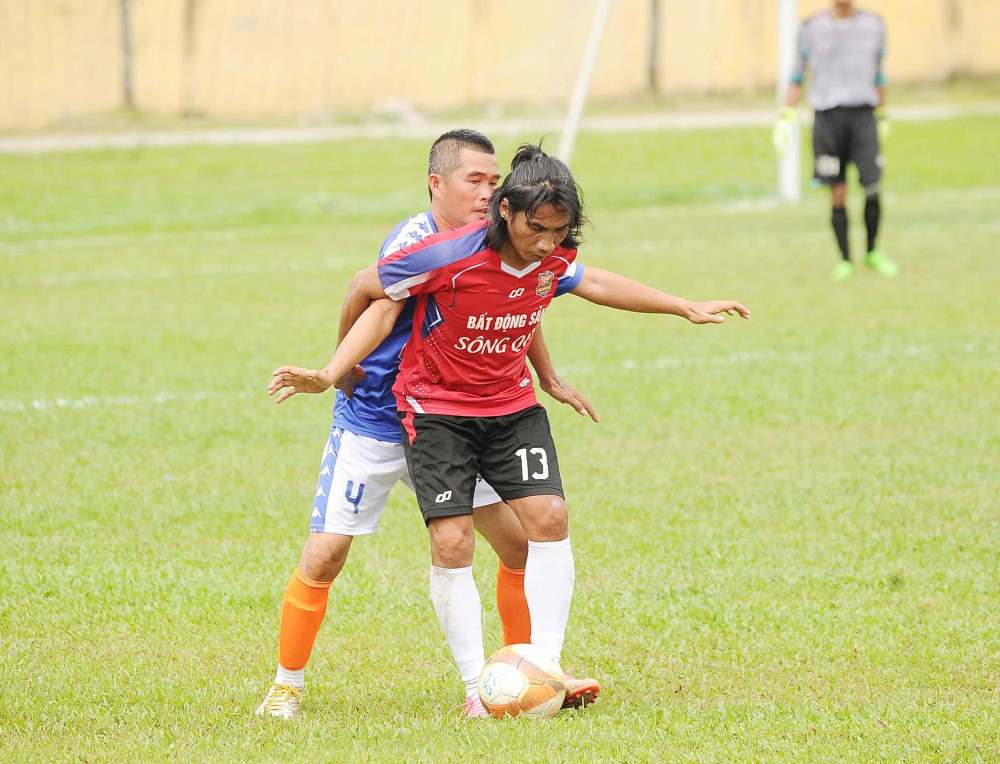 Cựu tuyển thủ Phan Kim Long tỏa sáng tại Giải bóng đá Phường Khánh Hậu mở rộng 2025