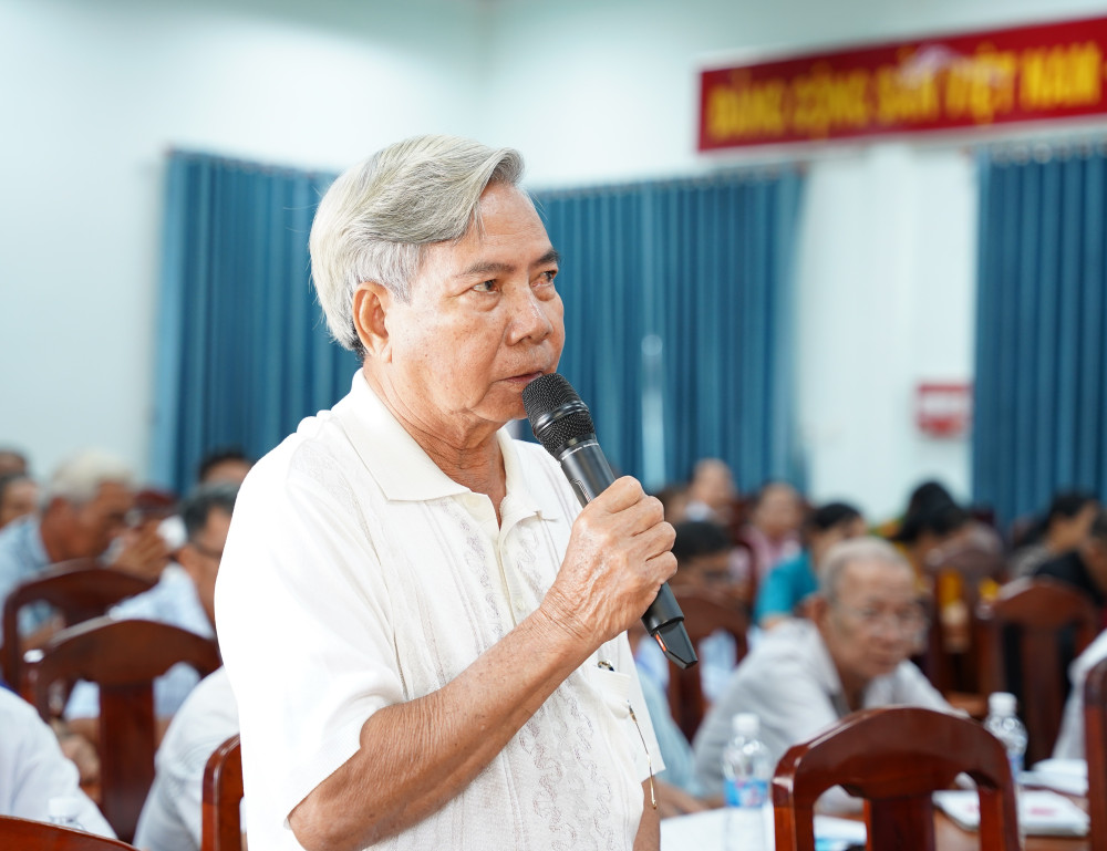 Cử tri xã Ninh Điền phát biểu 