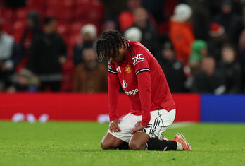 Hơn 80 phút bất lực, Man United để thua 10 người Everton