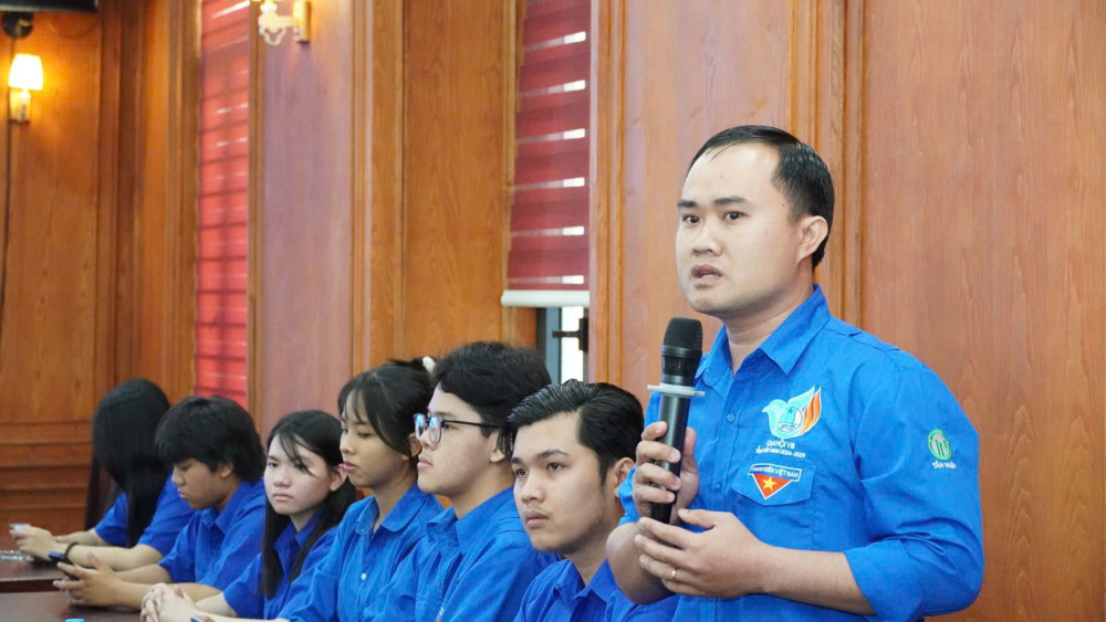 Chủ tịch UBND phường Tân Ninh đối thoại với thanh niên