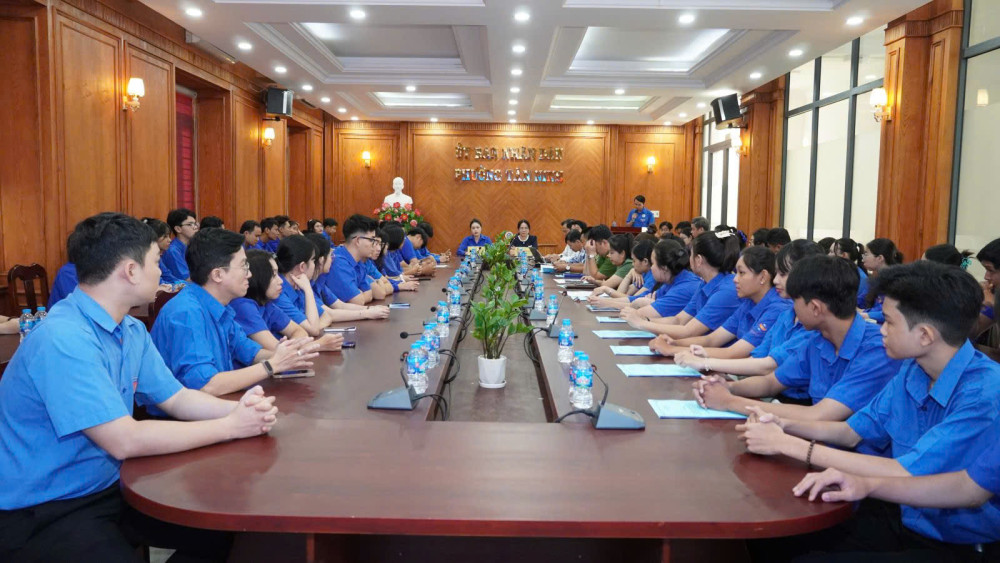 Chủ tịch UBND phường Tân Ninh đối thoại với thanh niên