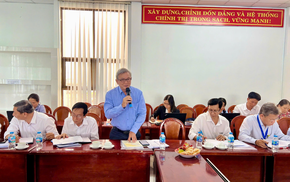 Đoàn giám sát của HĐND tỉnh làm việc với Sở Y tế về tình hình cung cấp thuốc bảo hiểm y tế và vật tư y tế Đại diện các cơ sở khám chữa bệnh thông tin tình hình cung cấp thuốc BHYT và vật tư y tế tại đơn vị