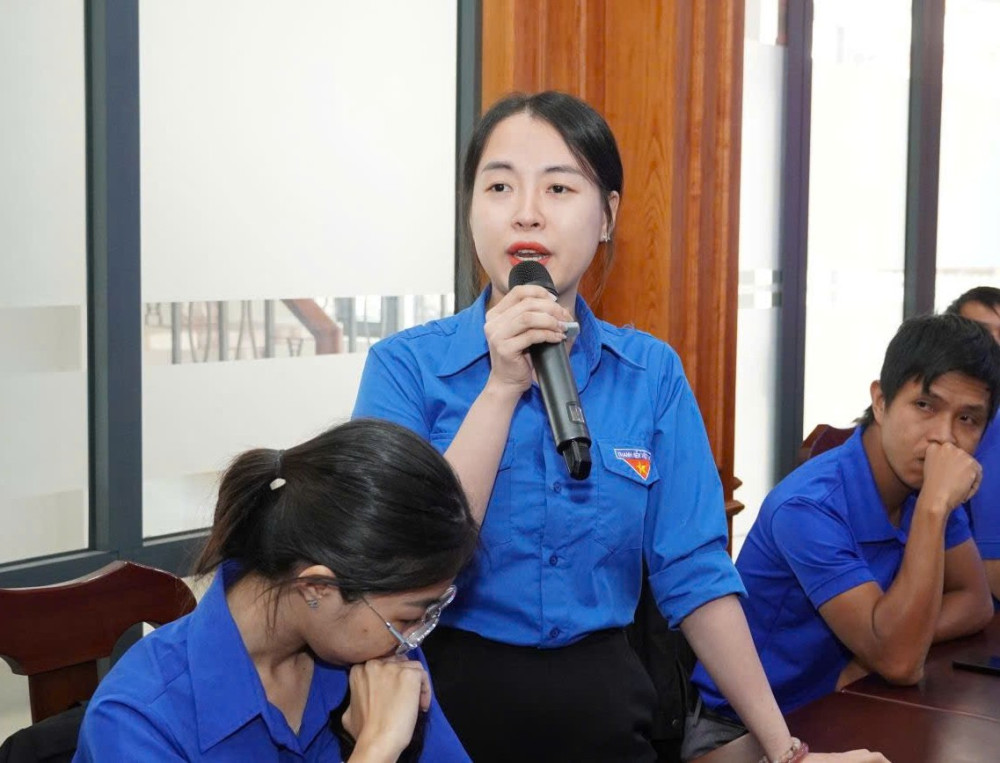 Chủ tịch UBND phường Tân Ninh đối thoại với thanh niên