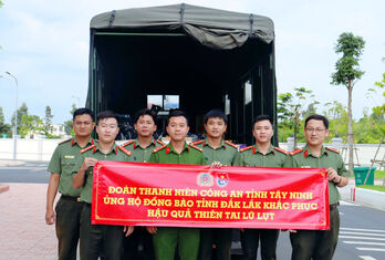 Tuổi trẻ Công an tỉnh Tây Ninh hướng về vùng lũ Đắk Lắk