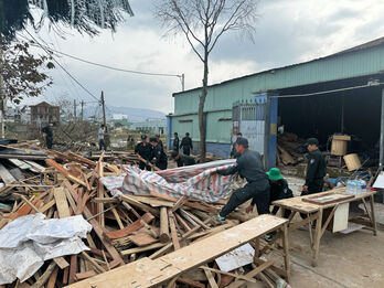 Cảnh sát cơ động Công an tỉnh Tây Ninh tiếp tục hỗ trợ người dân Gia Lai khắc phục hậu quả thiên tai