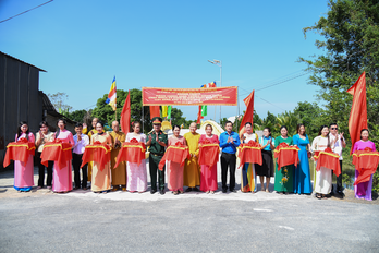 Khánh thành công trình giao thông nông thôn chào mừng 80 năm Ngày truyền thống Lực lượng vũ trang Quân khu 7