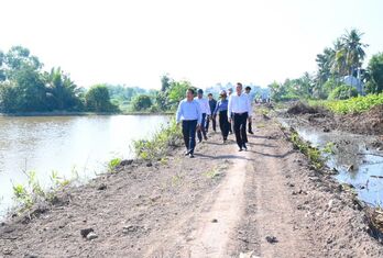 Lãnh đạo xã Lương Hòa kiểm tra tiến độ các công trình xây dựng cơ bản trên địa bàn