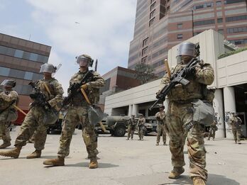 Mỹ: Nổ súng gần Nhà Trắng khiến 2 binh sỹ Vệ binh Quốc gia bị thương