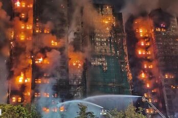 Vụ cháy chung cư ở Hong Kong: Số người thương vong tiếp tục tăng